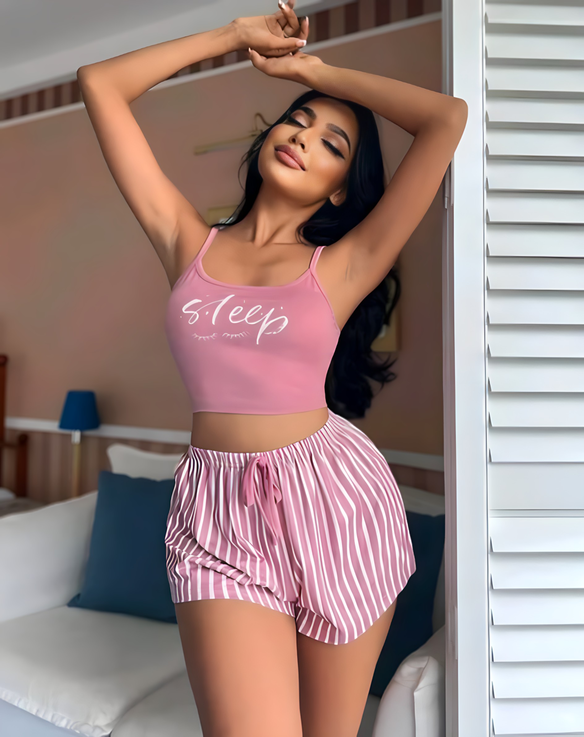 Kadın Pembe Çizgili Desenli Askılı Şortlu Pijama Takım – Yazlık Ev ve Uyku Giyim - Görsel 2